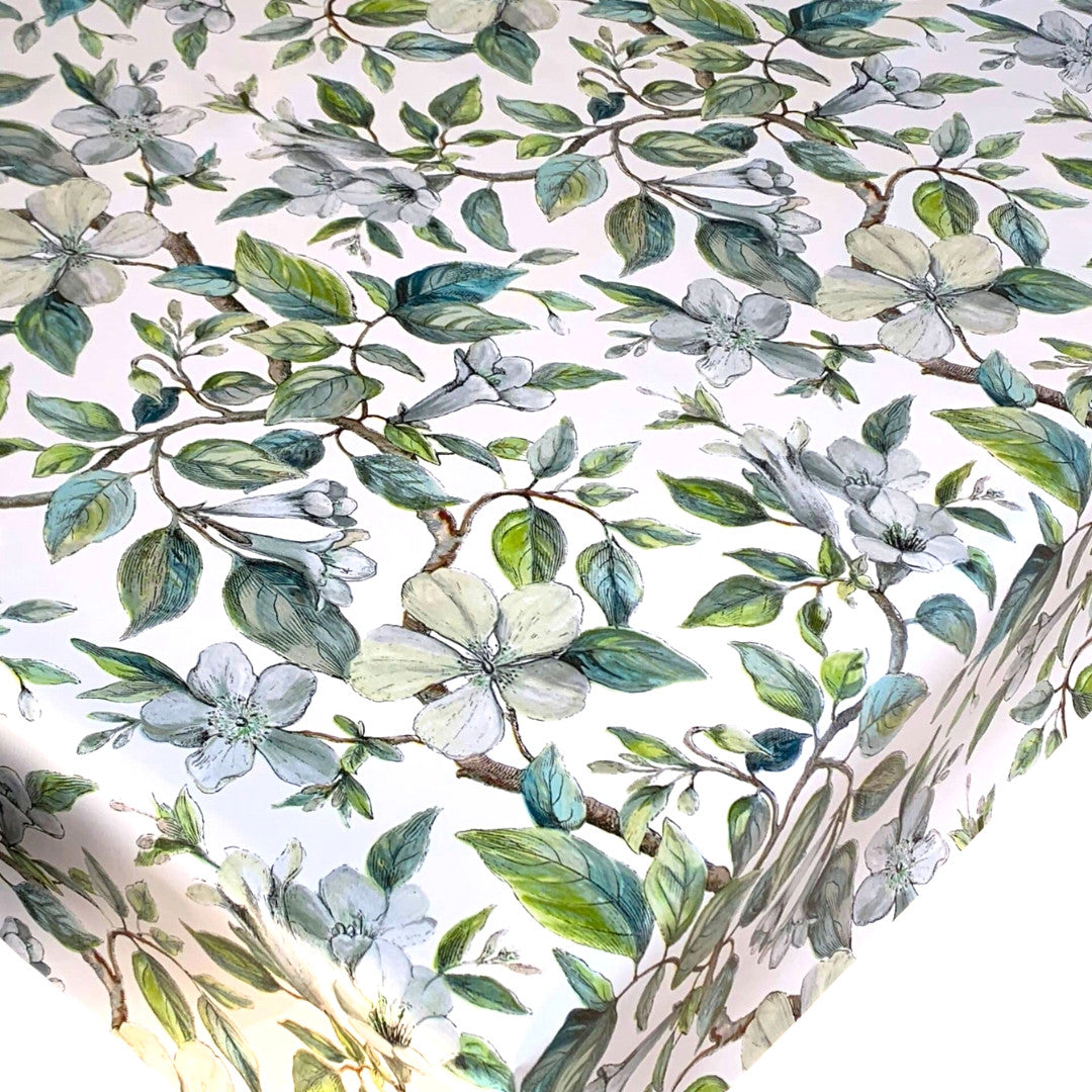 Apple Blossom Blue - Voksdug med klassisk blomstermotiv, 160 cm bred, hjørne