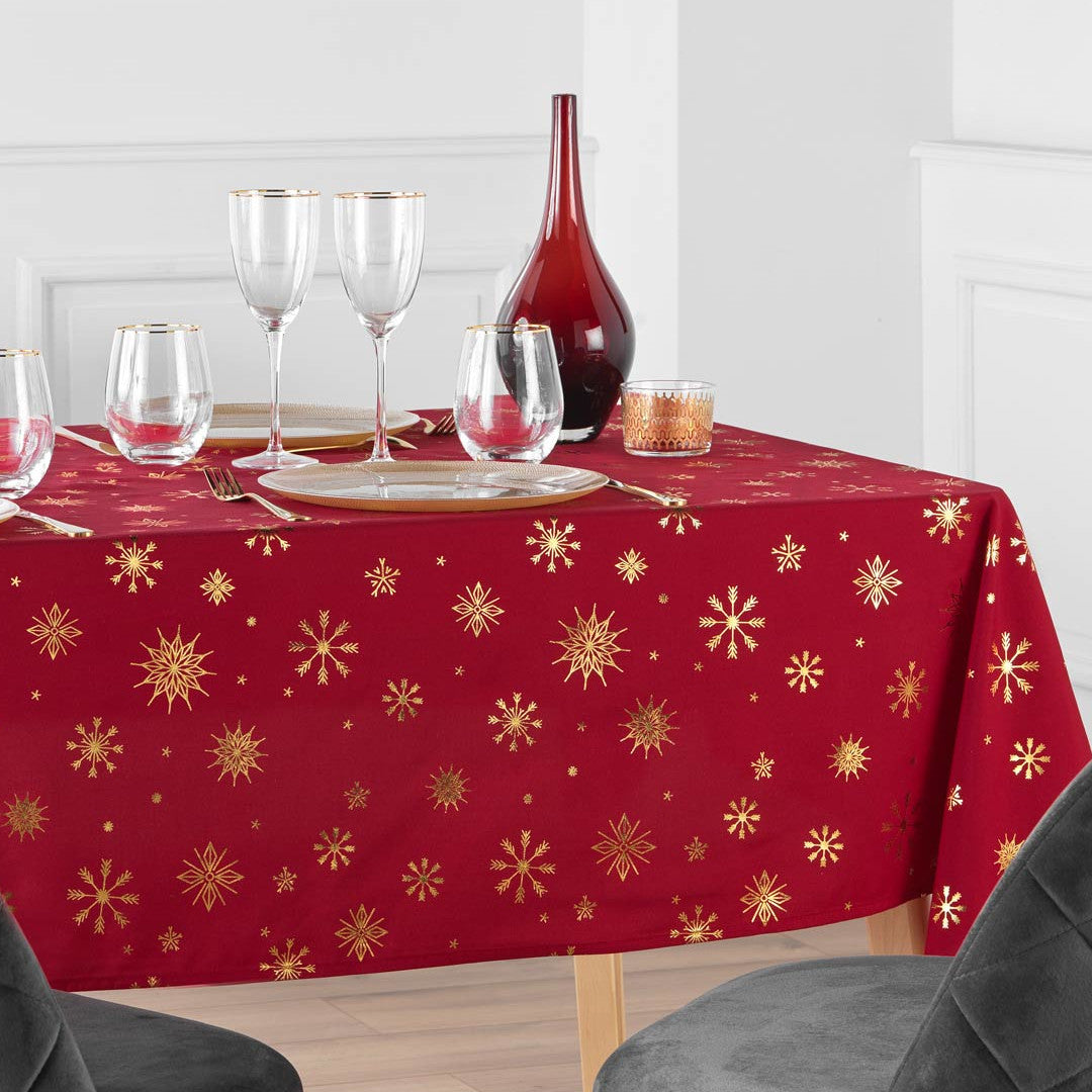 Astrelia Rød/Guld - Juledug med gyldne stjerner, 140 x 240 cm, miljø
