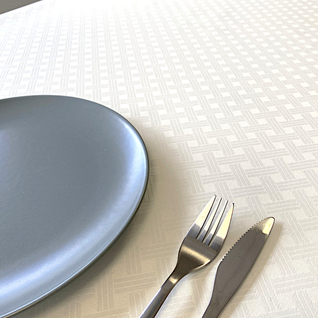 Benlliure Blanco – Jacquard vævet akryldug med flettet mønster