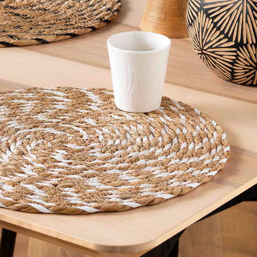 Cane Straw Nala White - Rund dækkeserviet Ø 38 cm, miljø