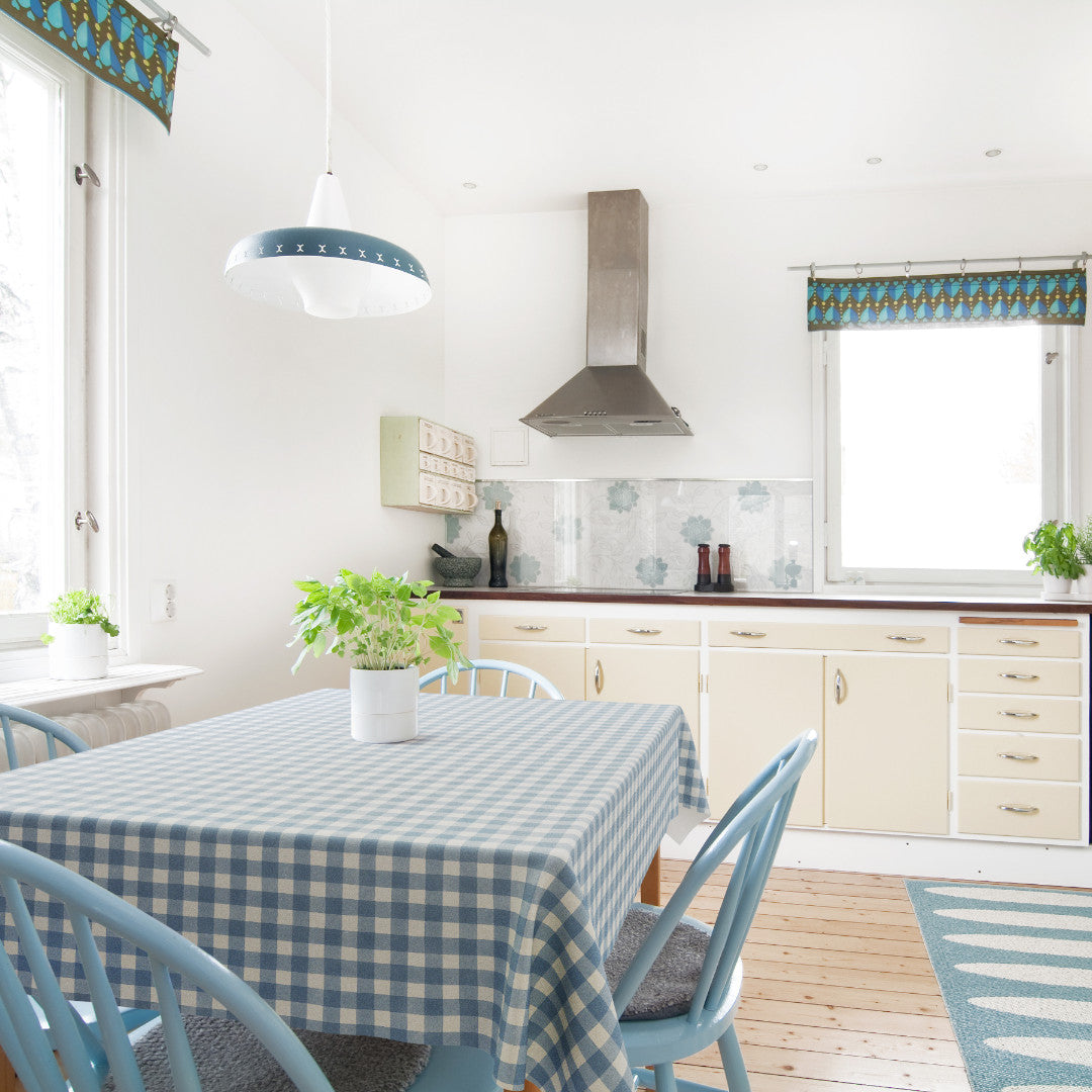 Careaux Blue – Ekstra kraftig voksdug med klassiske blå tern, miljø 2