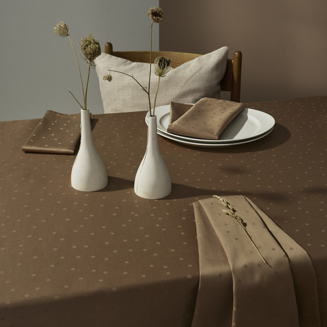 Compliments Damaskdug Confetti, Walnut - 150 x 350 cm, nærbillede