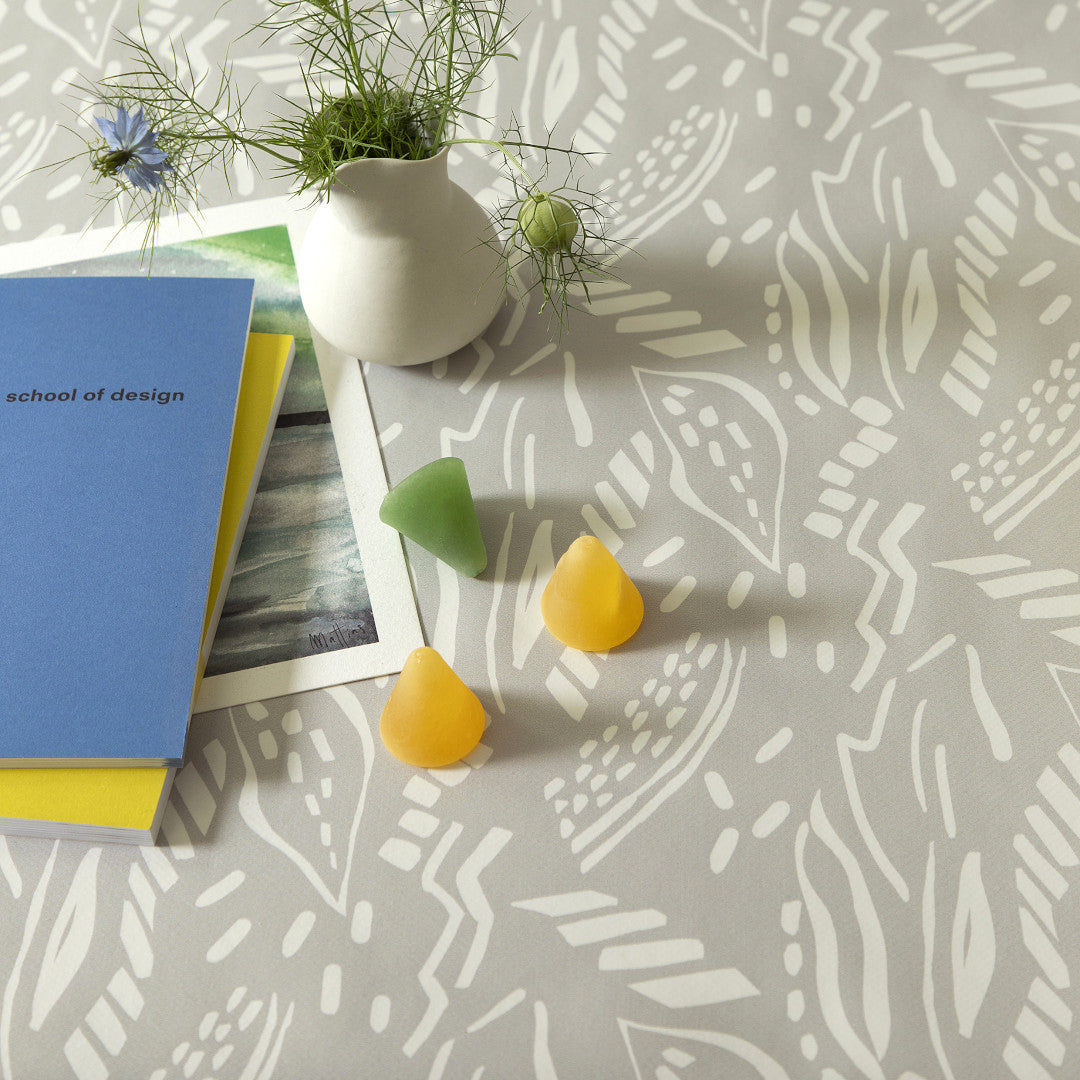 Dakarai Linen - Lola voksdug med eksotisk udtryk, nærbillede