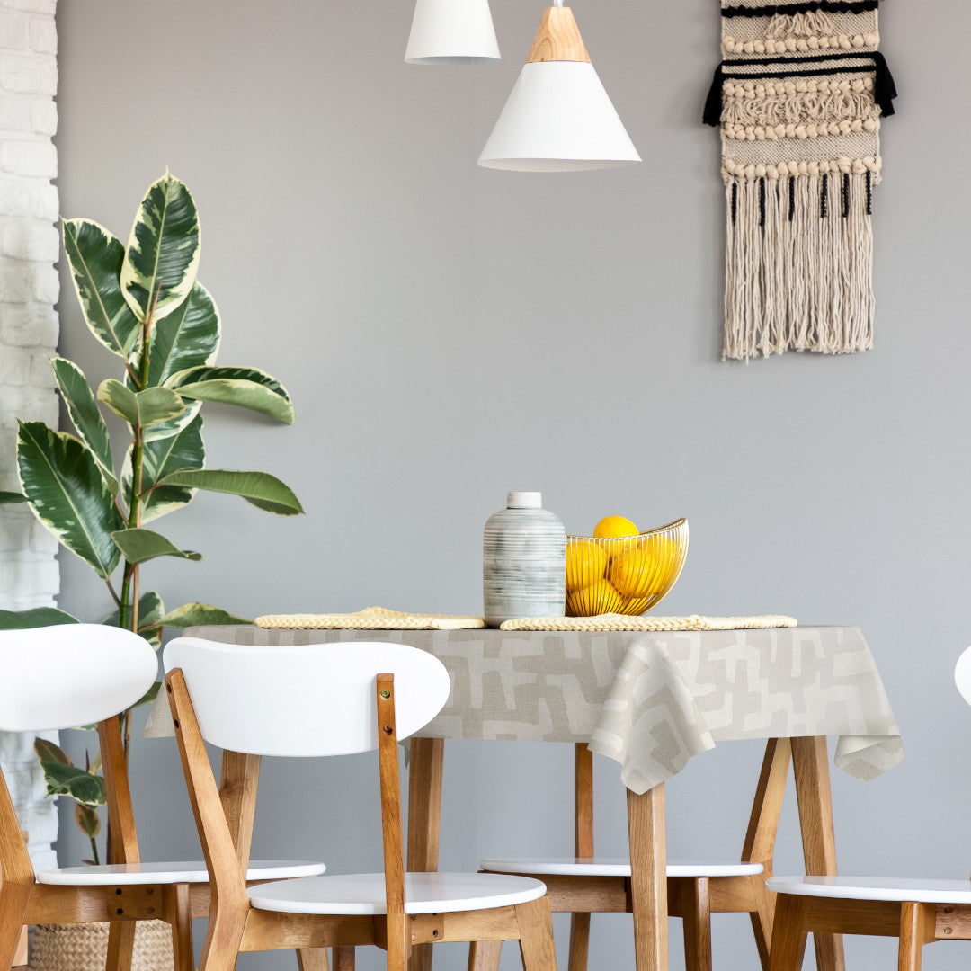 Ellada - Ekstra kraftig voksdug i beige med grafisk mønster, miljø