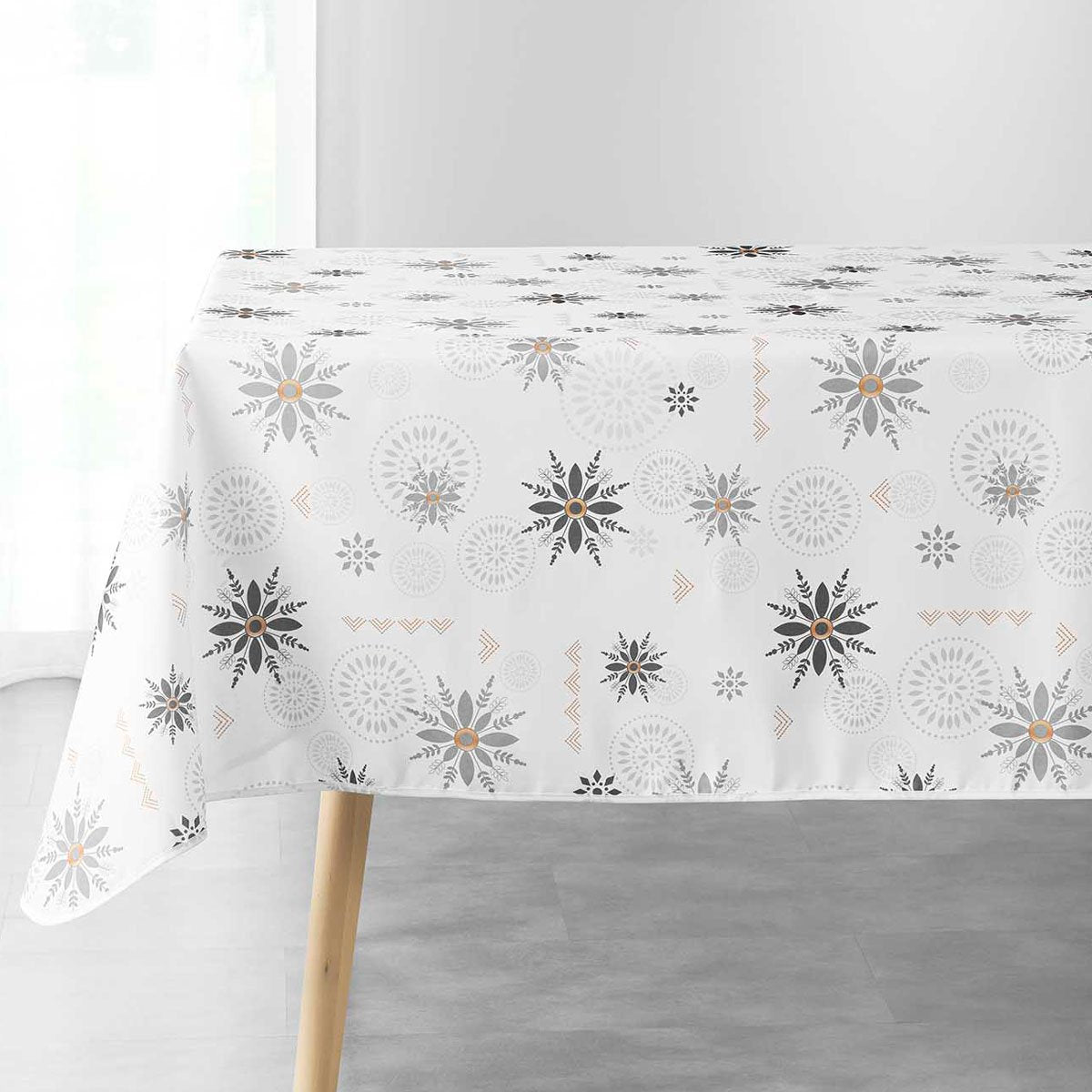 Enchante White - Juledug med anti-plet, 150 x 300 cm, miljø
