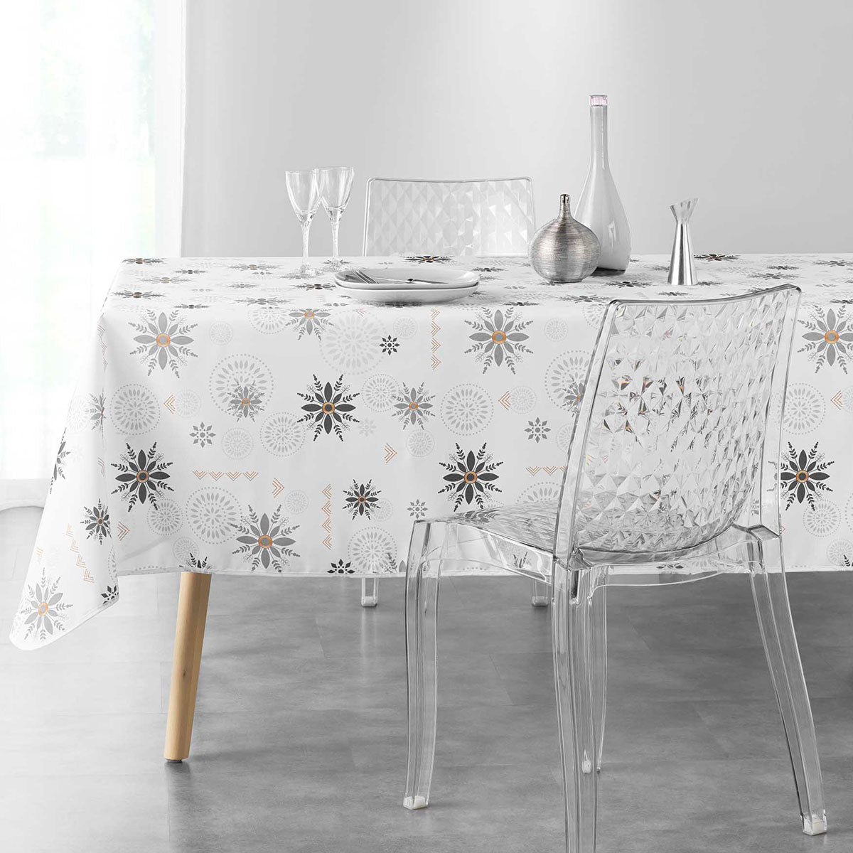 Enchante White - Juledug med anti-plet, 150 x 300 cm