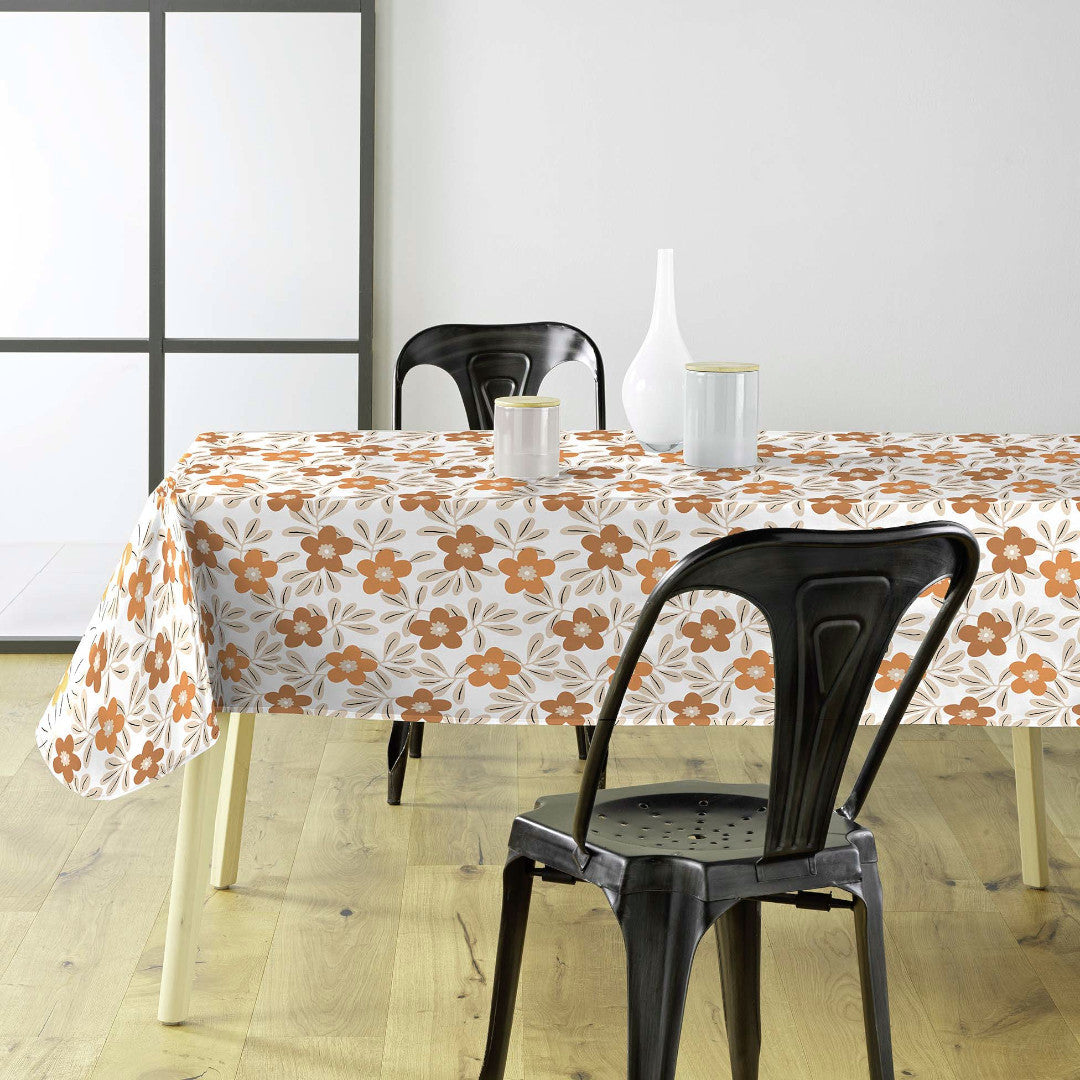 Flory Ochre - Voksdug med blomster i varme okkernuancer, miljø