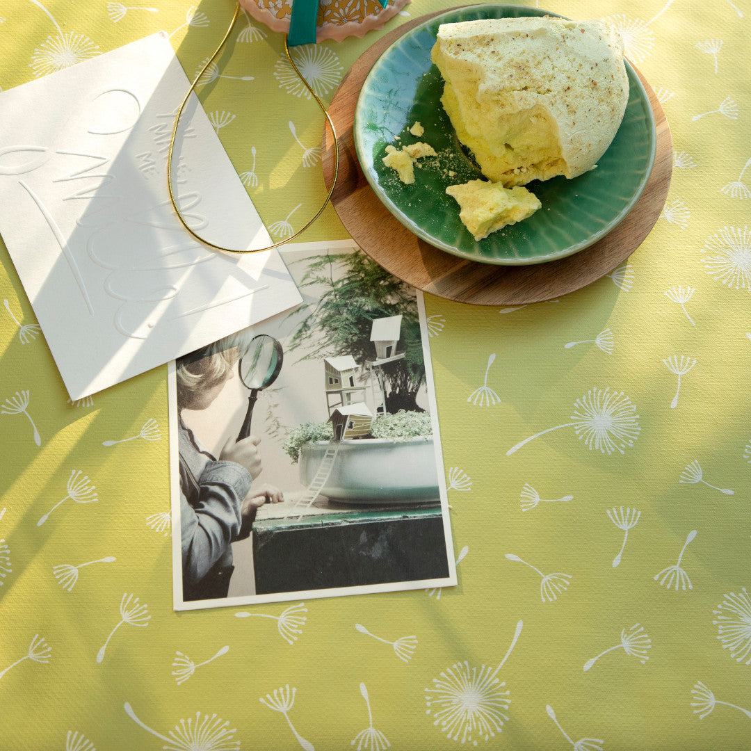 Let it go Avocado – Captain Cook voksdug med grafisk naturprint, nærbillede