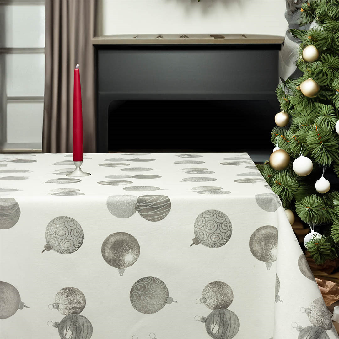 Juleakryldug med julekugler - Hel rulle = ca. 15 m