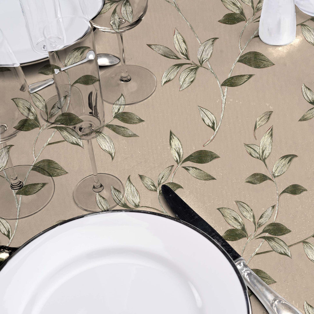 Liane Golden Vine - Voksdug med bladranker i grønne og gyldne nuancer, nærbillede