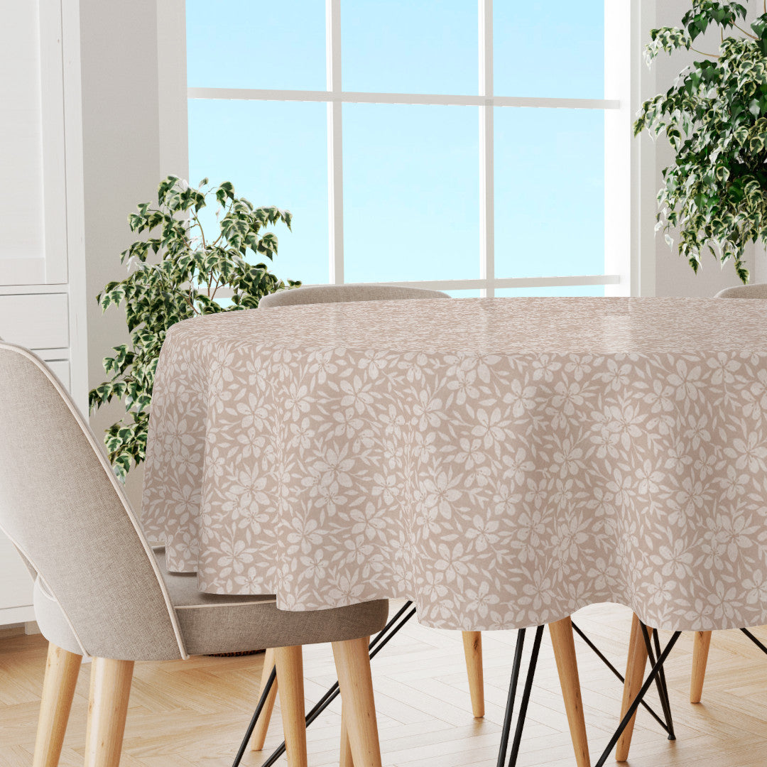 Linen Leaf Natur – rund let præget voksdug med bladmønster, miljø