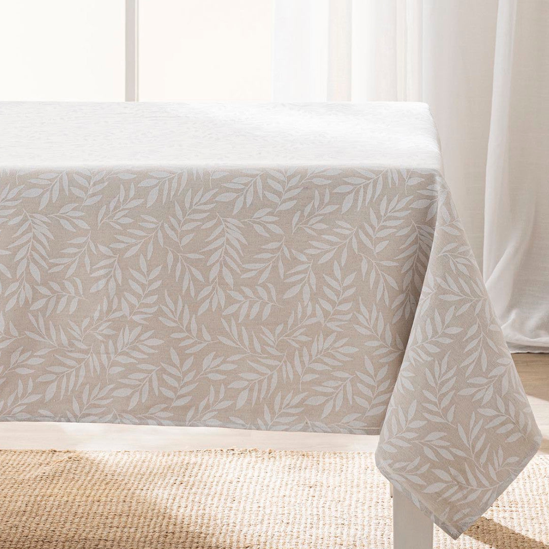 Naya Naturel – Stofdug i hørlook med diskret bladmønster – 140 x 240 cm