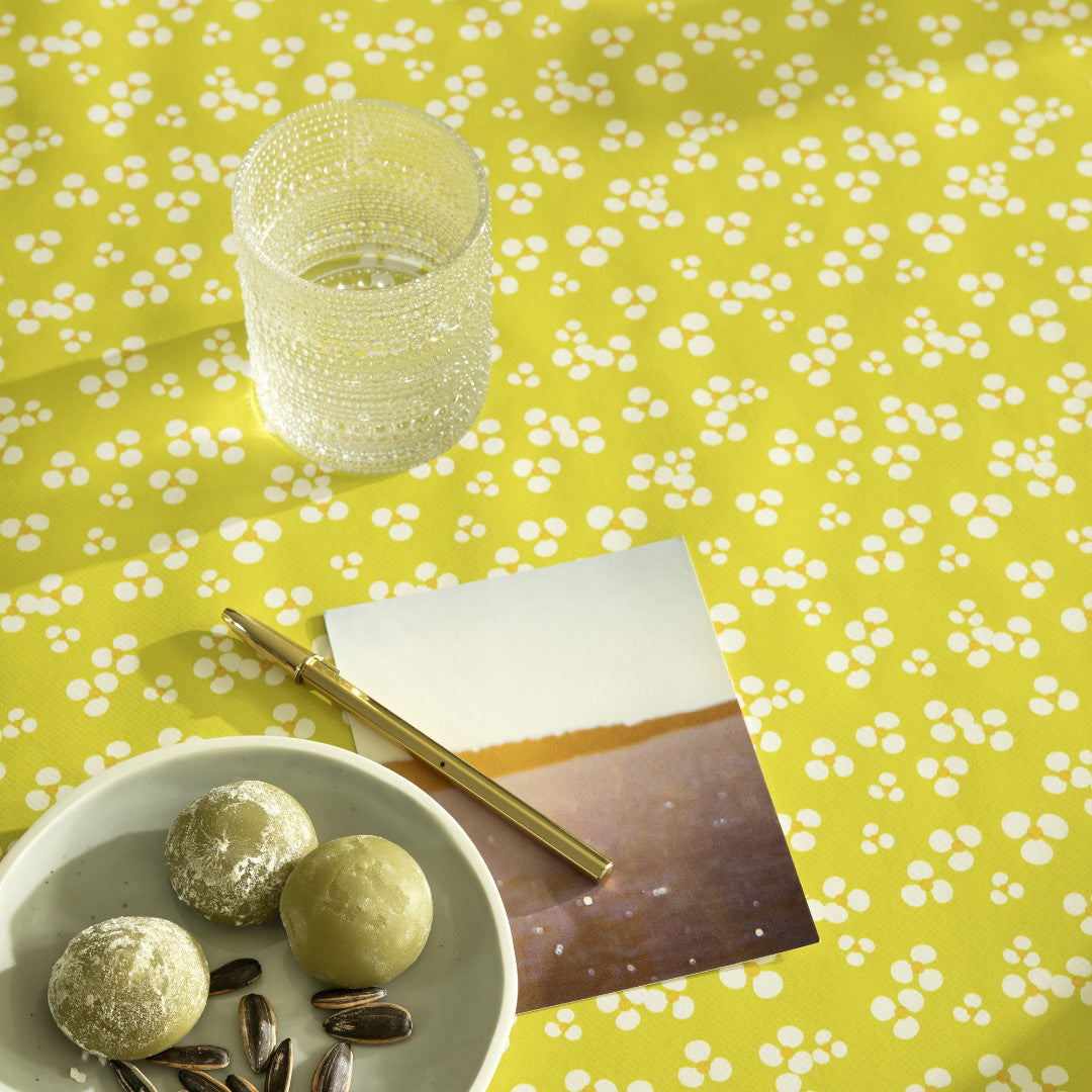 Niwa Bitter Lemon - Lola voksdug med små blomster, nærbillede