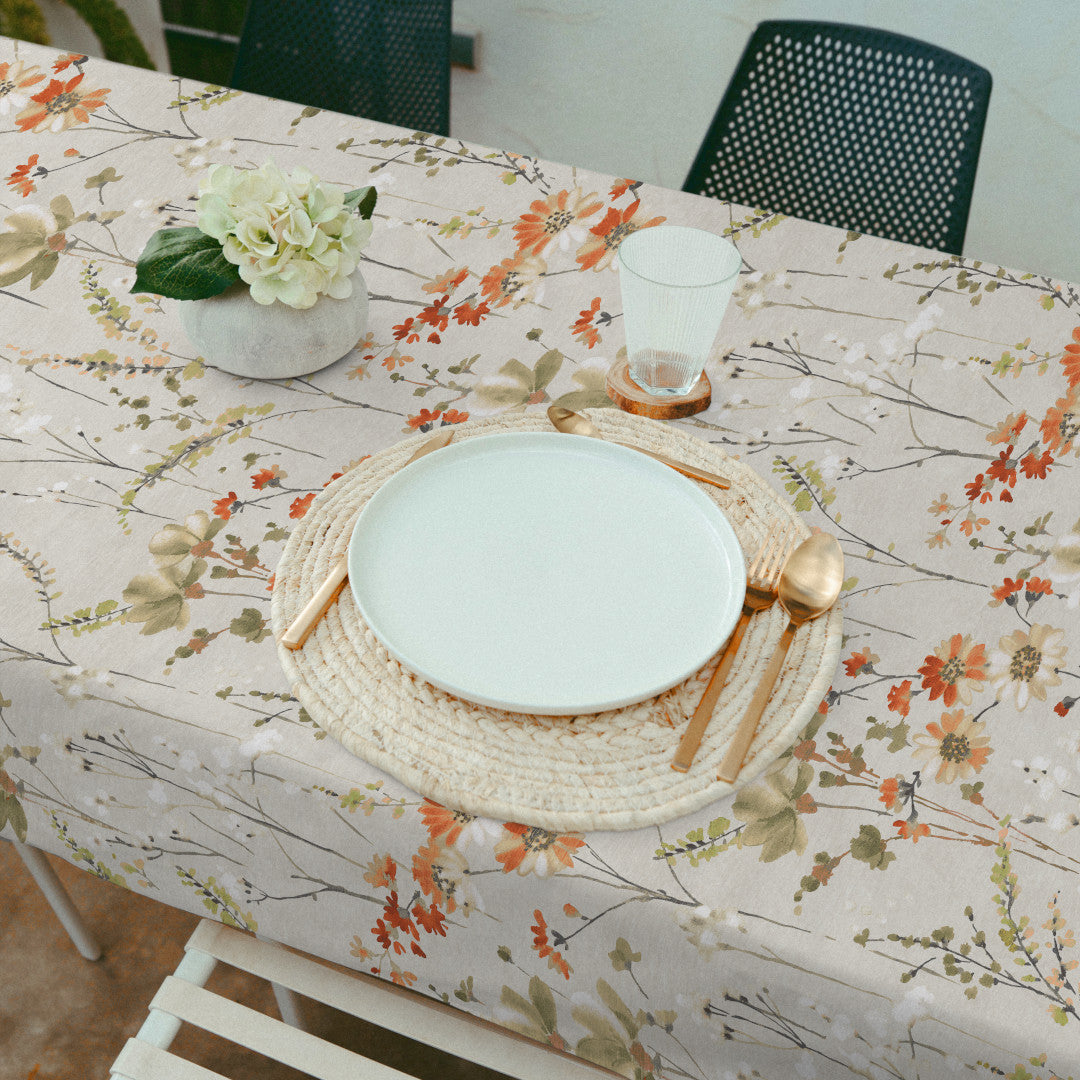 Nordfavn Cristel – Akryldug med vilde blomster i varme efterårsfarver, bord