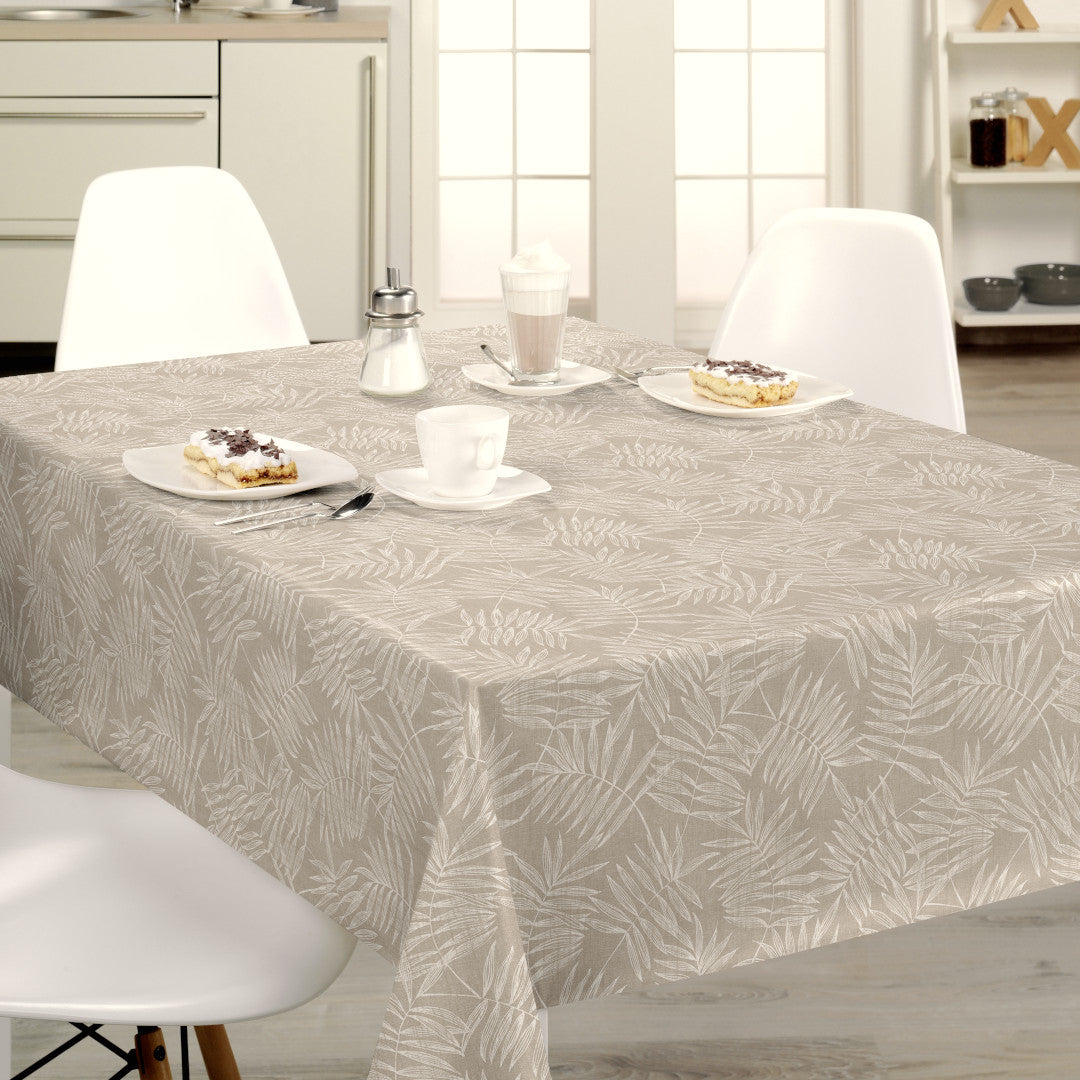 Nordfavn Hojas Beige – Voksdug med lyst bladmønster i hørtryk, miljø