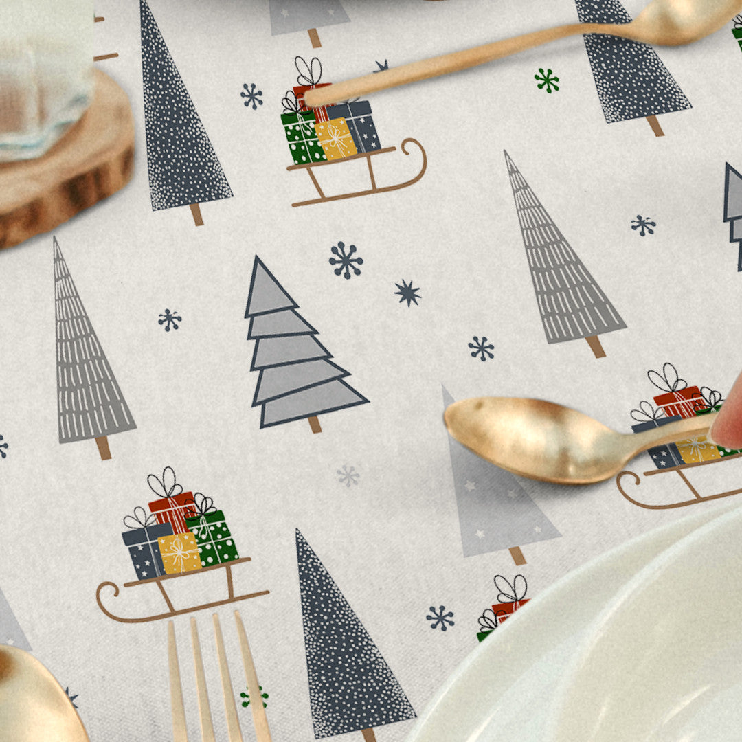 Nordfavn Pine – Juleakryldug med juletræer og slæder, nærbillede
