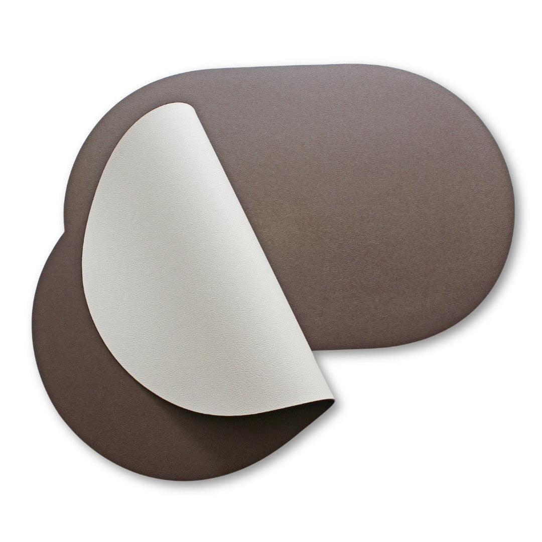 Moon oval dækkeserviet i kunstlæder – Mokka/White – 30 x 45 cm
