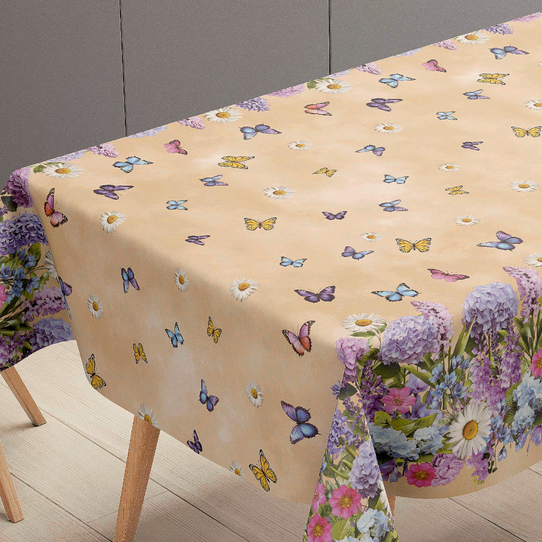 Sommereng Beige – Voksdug med blomster og sommerfugle, bordende