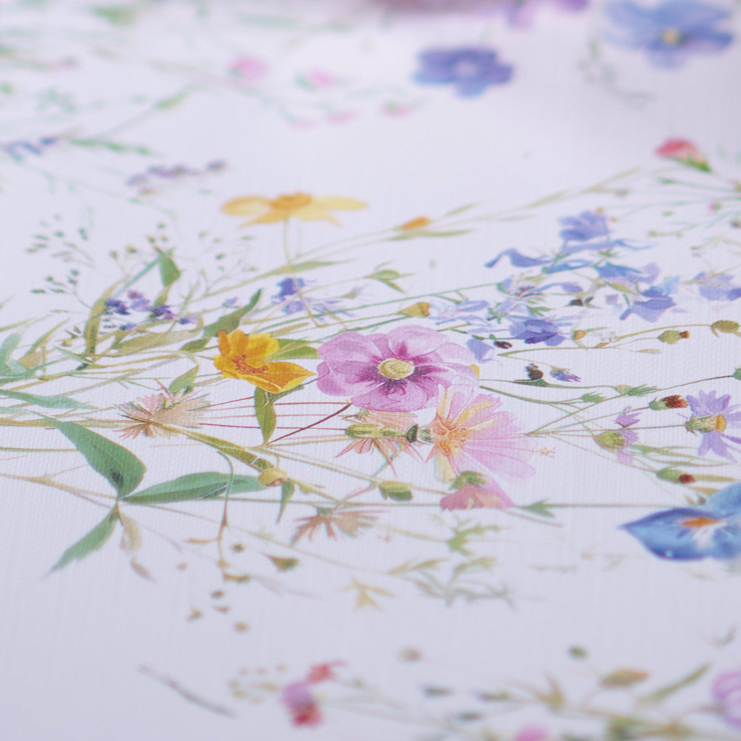Wildflower Mist – Voksdug med engblomster, nærbillede 1