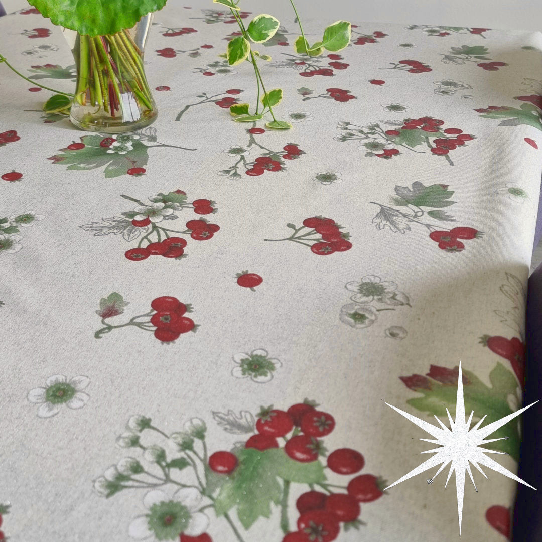 Akene Rød - Flot akryldug med bær med lurex, 150 cm bred