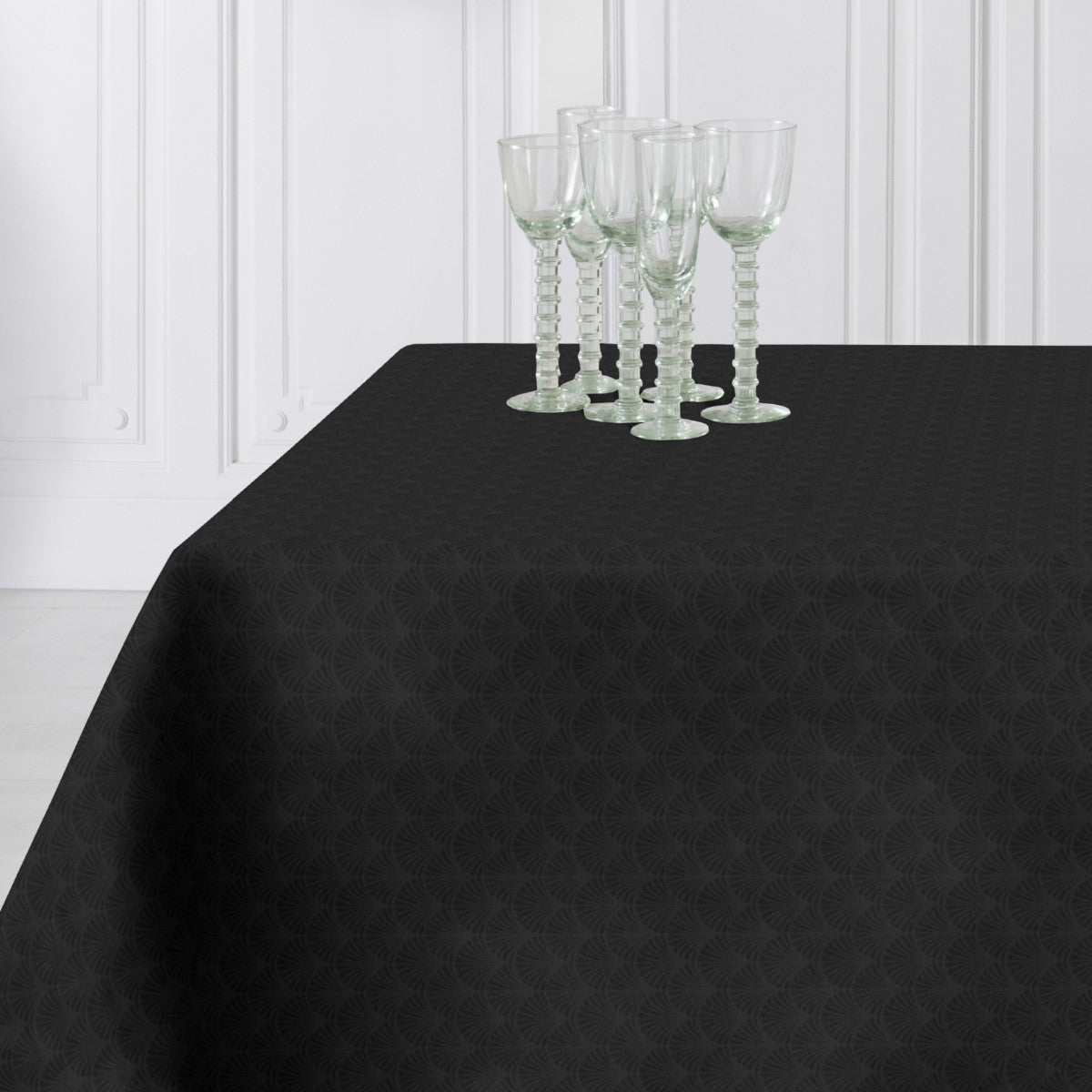 Amigoni Sort- Jacquard vævet akryldug med diskret vifte mønster