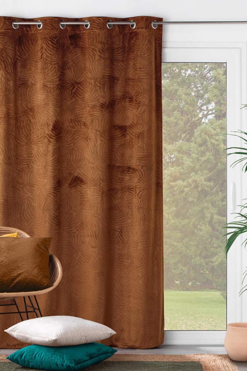 Analia Præget Velour Brun – Mørklægningsgardin 140 x 240 cm, miljøbillede