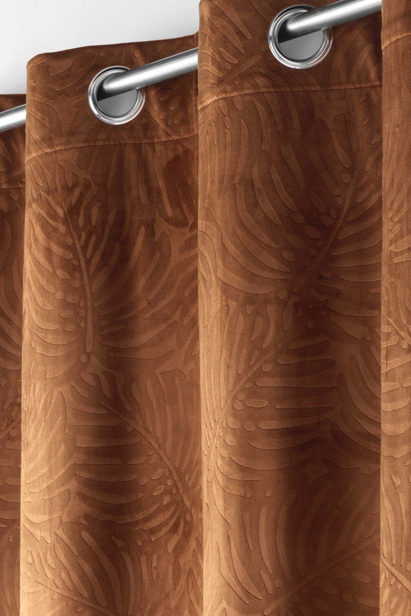 Analia Præget Velour Brun – Mørklægningsgardin 140 x 240 cm, nærbillede