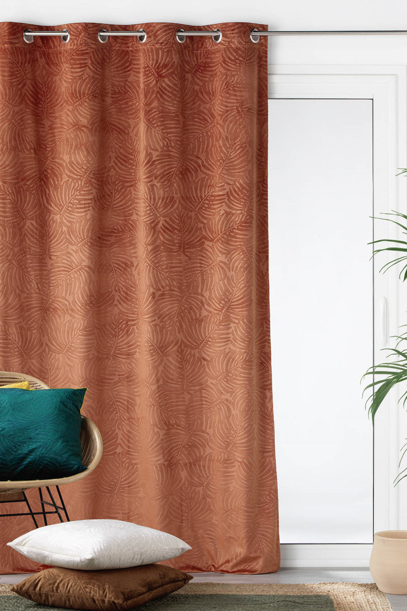 Analia Præget Velour Terrakotta Orange – Mørklægningsgardin 140 x 240 cm, miljøbillede