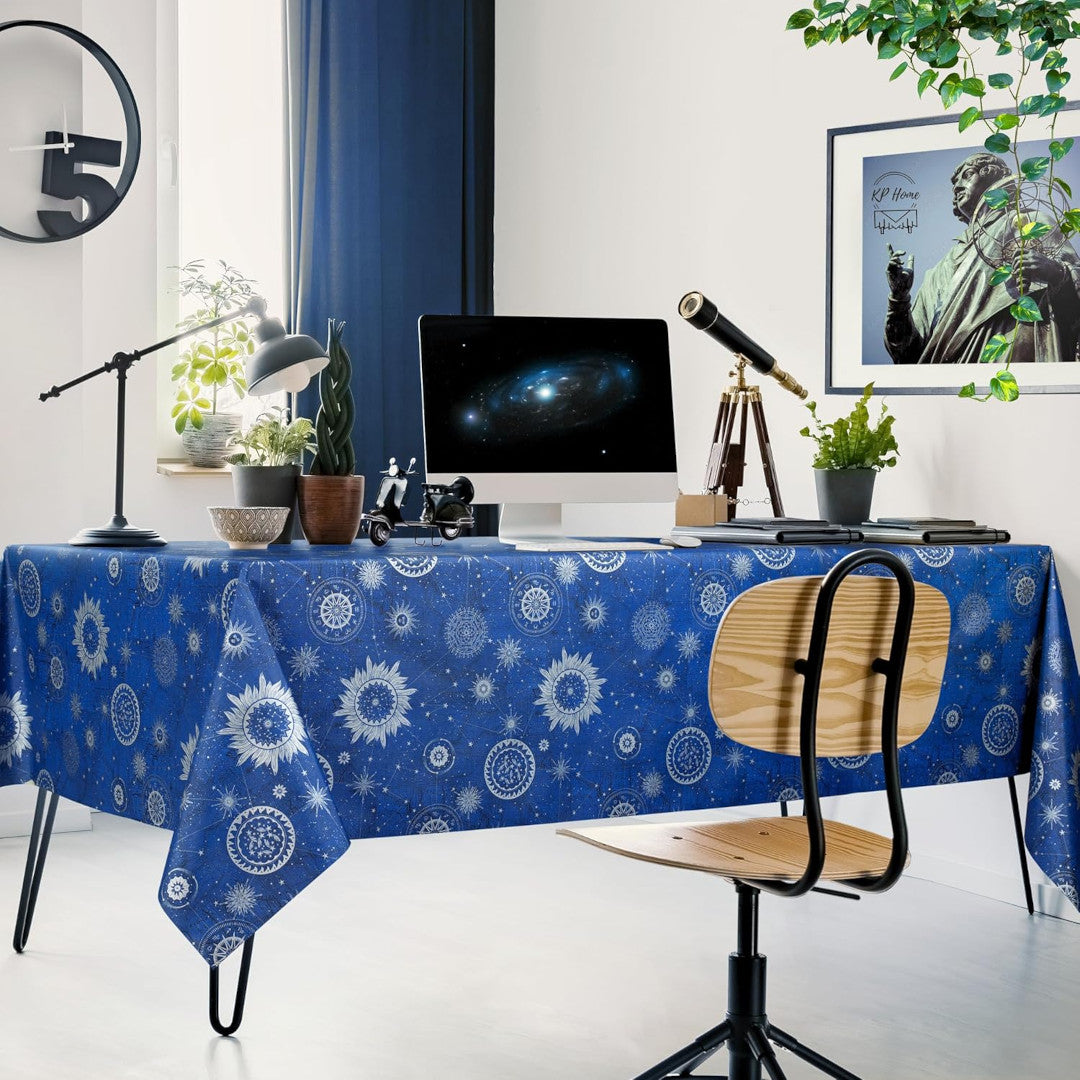 Astra Blå – Voksdug med stjernehimmel i sølv, miljø