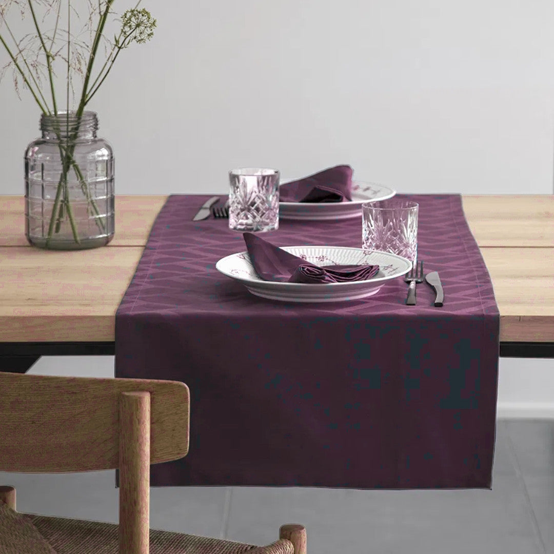 Compliments Ice Damask Bordløber 50 x 140 cm – Lilla