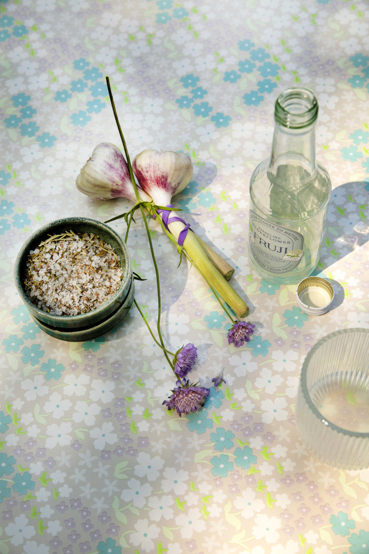 Butterfly Buffet China - Lola voksdug med blomsterflor i pastelfarver