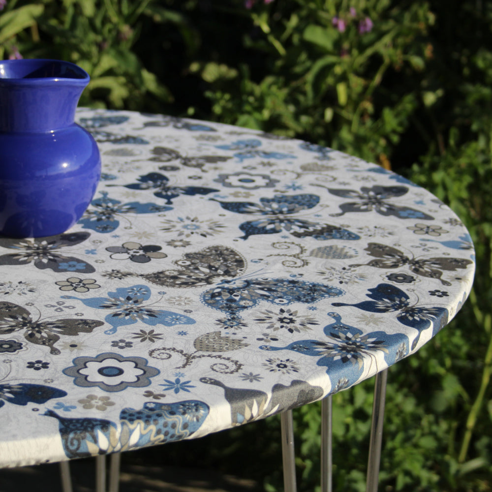 Chagall med sommerfugle og blomster, rund akryldug med elastikkant - Til bord Ø 60 - Ø 170 cm