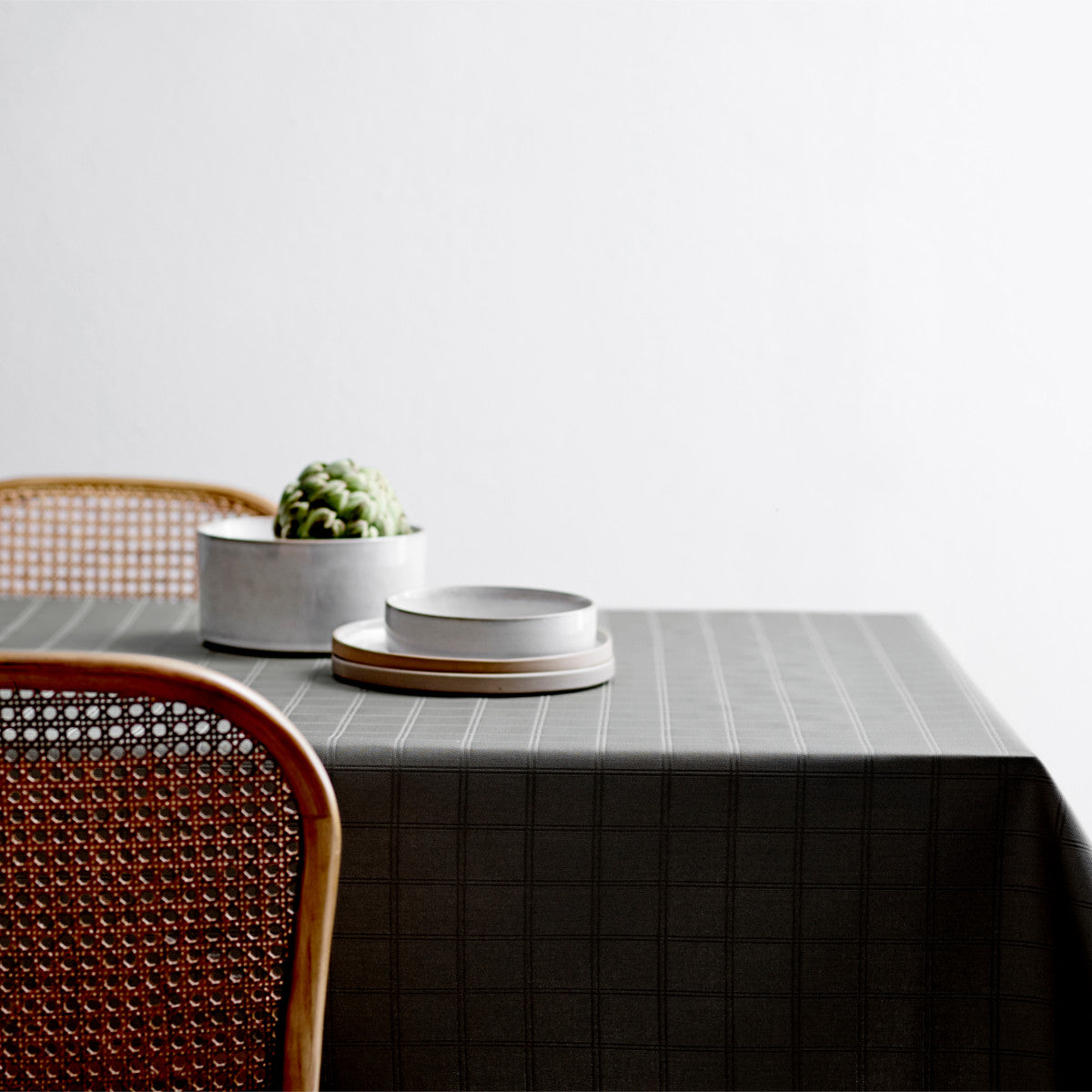 Södahl Clear Grey, klassisk damaskvævet akryldug med antiskrid