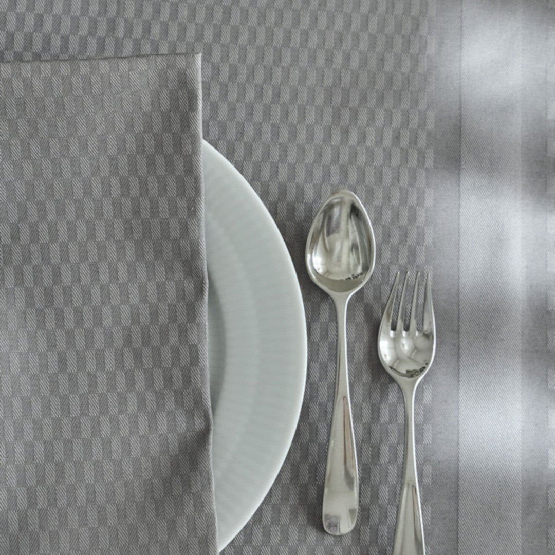 Compliments Damaskdug Tile, Silver Grey - 150 x 250 cm, nærbillede