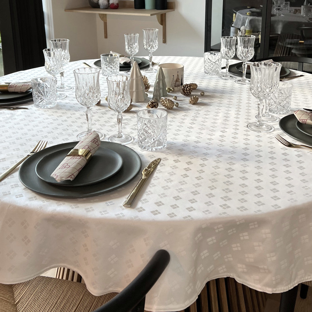 Dannebrog Hvid Ø 200 cm - Rund damaskdug med indvævet flag