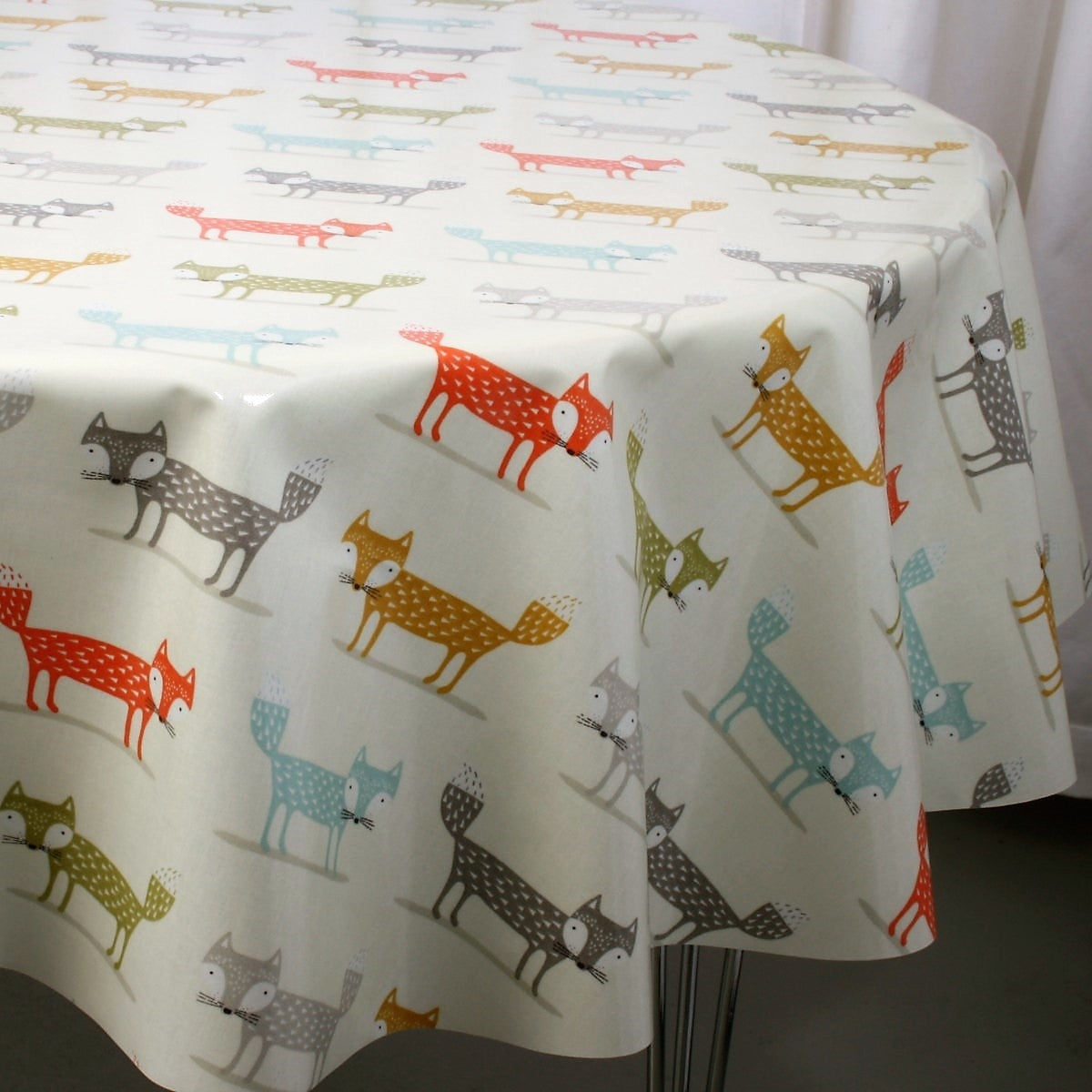 Den Lille Pelsræv - rund tekstilvoksdug, Ø 134 cm bred