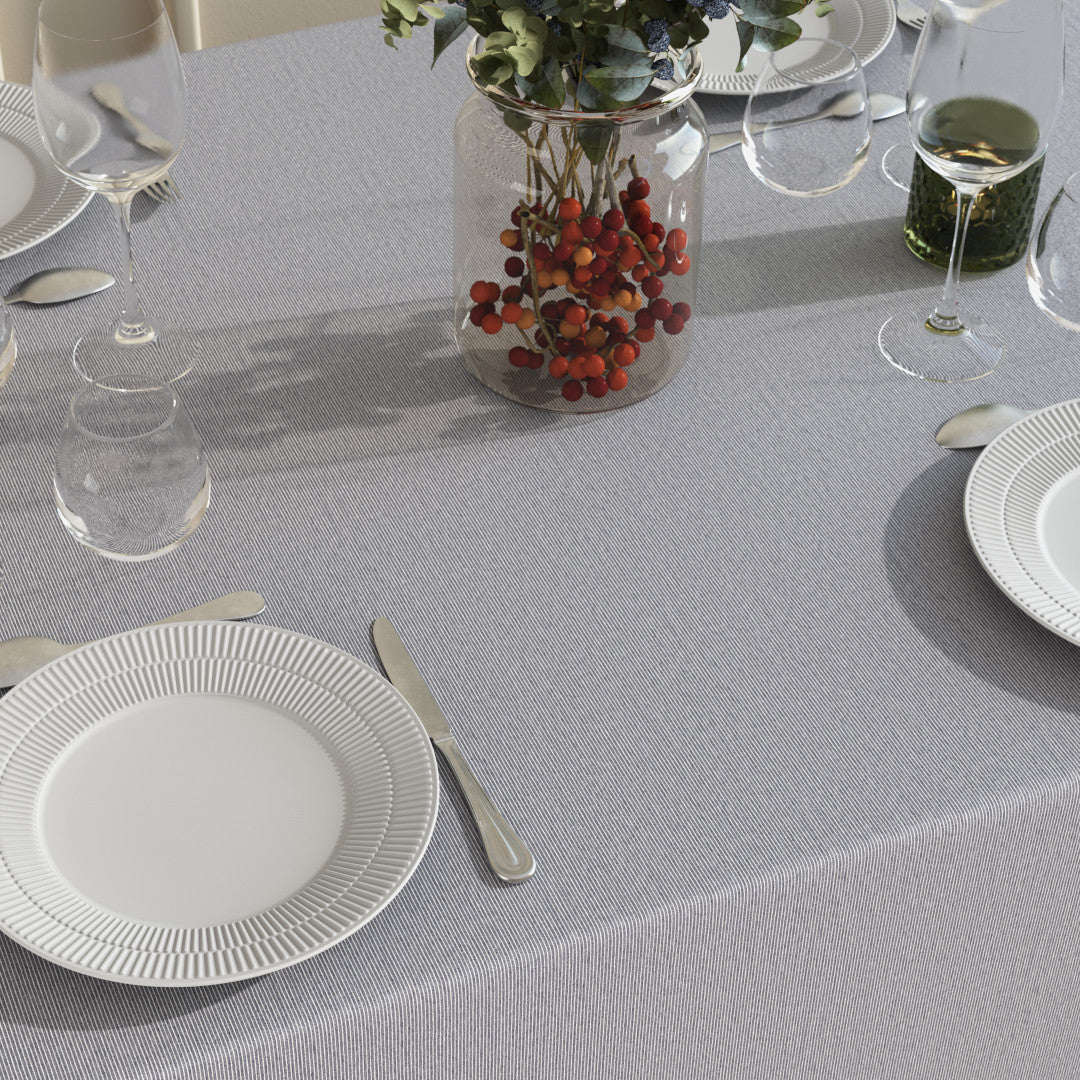 Miljøebillede med Den Nålestribede Blå, akryldug i blå og offwhite