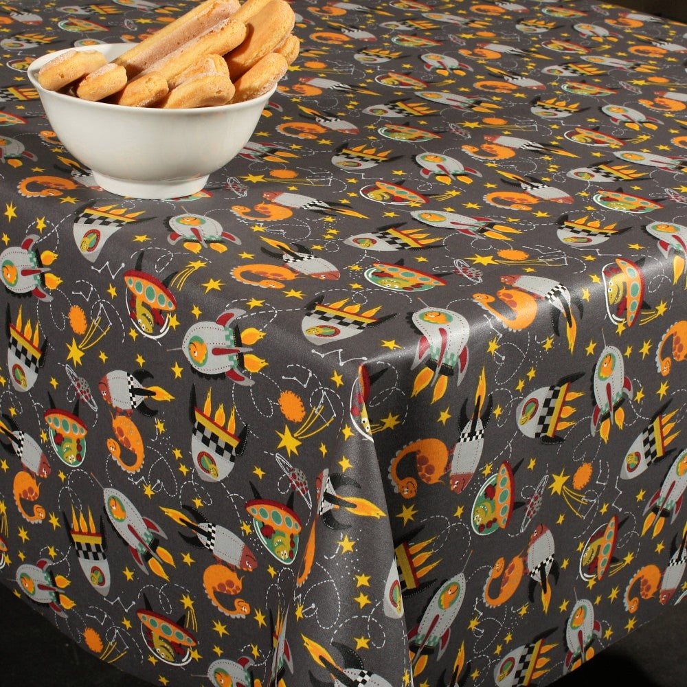 Dinofuzzy grå - Akryldug med rumskibe 155 cm bred