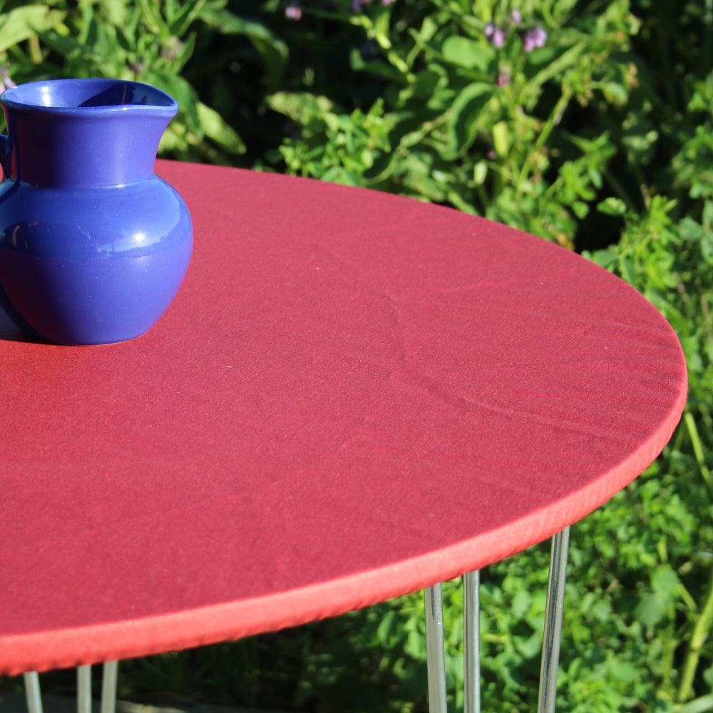 Ensfarvet akryldug rød - rund akryldug med elastikkant - Til bord Ø 60 - Ø 170 cm