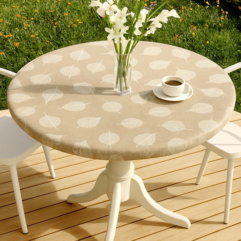 Textilia Feuillys White - Rund voksdug med elastik, model på bord