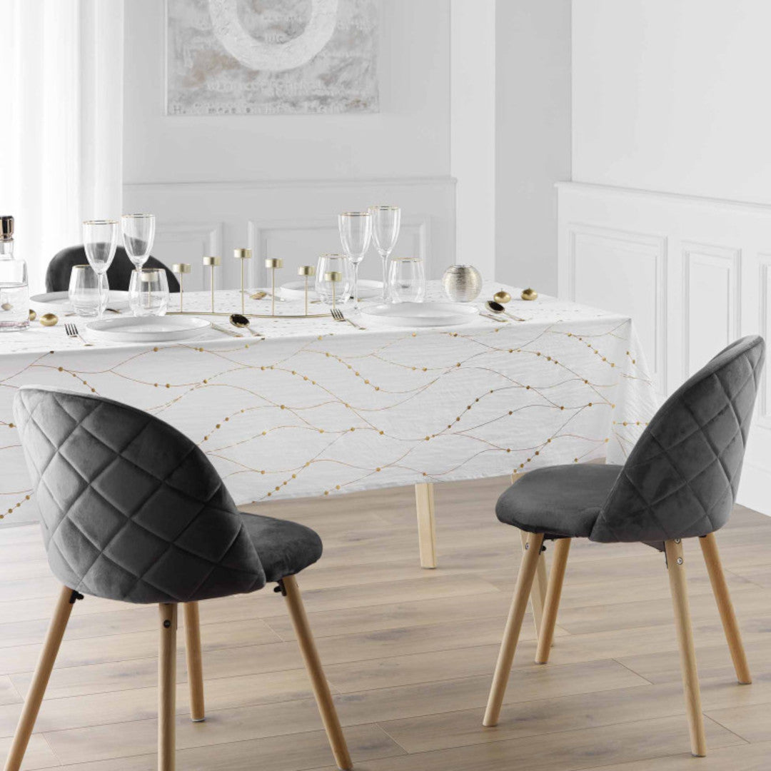 Firmament Metallic Print Hvid/guld - Hvid nytårs/juledug med guldprint, 140 x 240 cm, miljøbillede