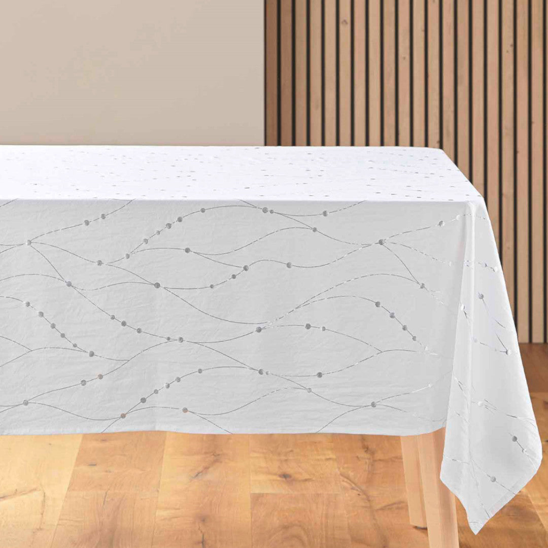 Firmament Metallic hvid dug på bord med festligt sølvprint til jule- og nytårsbordet.