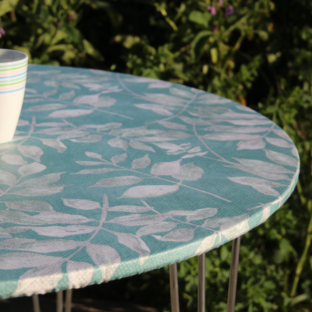 Foppa blålige farver - rund akryldug med elastikkant - Til bord Ø 60 - Ø 170 cm