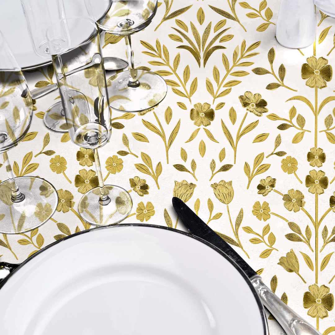 Borddækning med Guldflor voksdug i hvid og guld