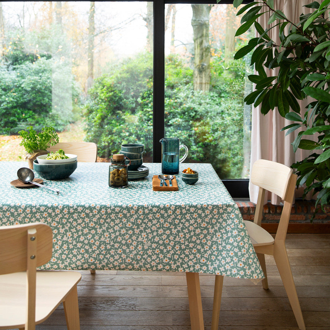 Happy Days Mintwood - 160 cm bred grå voksdug med blomster, miljø