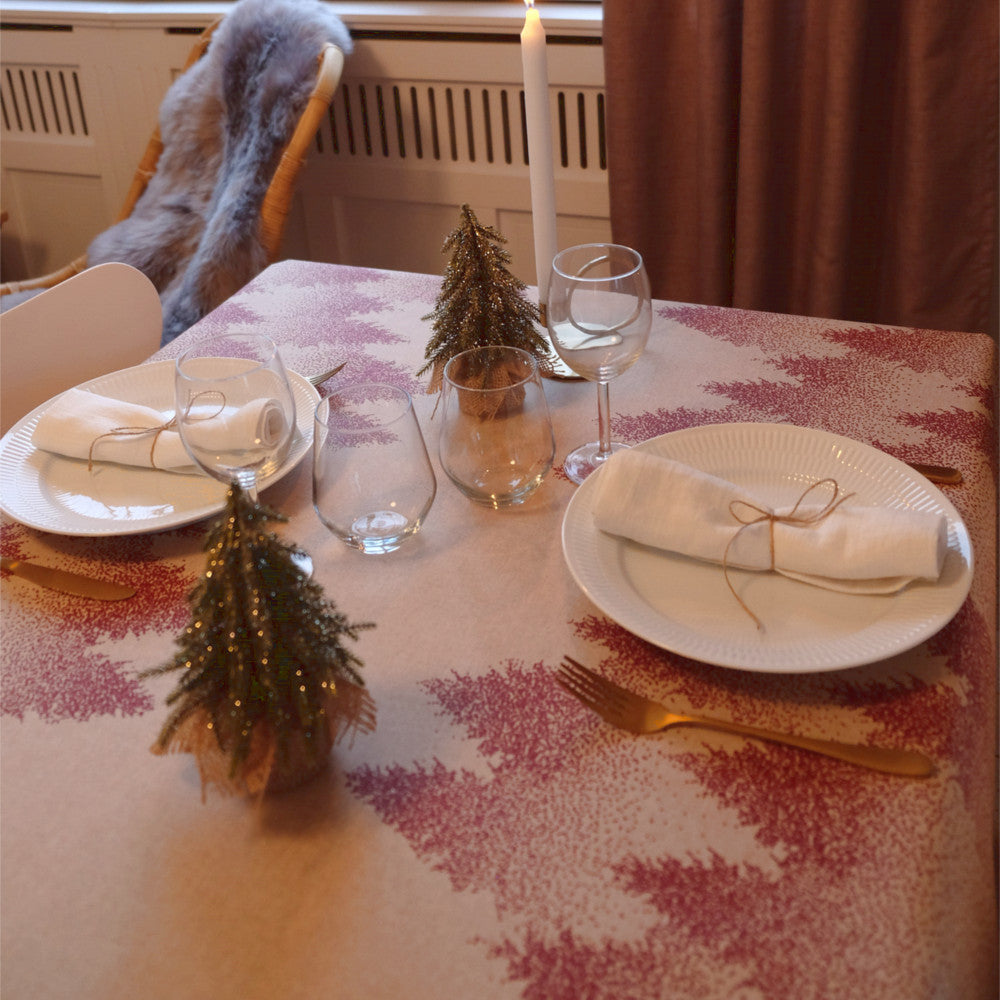 Juledug Graner Rød, akryldug med flot grafisk landskab