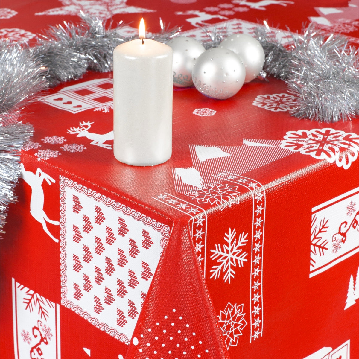 Jul i Tyrol, rød - Rund julevoksdug med elastik - Til bord Ø 60 - Ø 130 cm