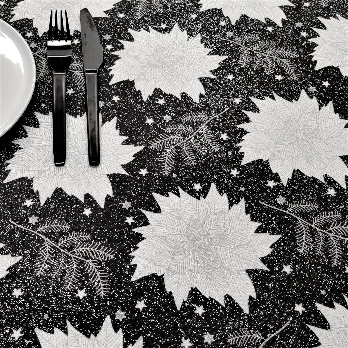 Julestjerne Sort - Juleakryldug med julestjerner, gran og glimmer, 155 cm bred
