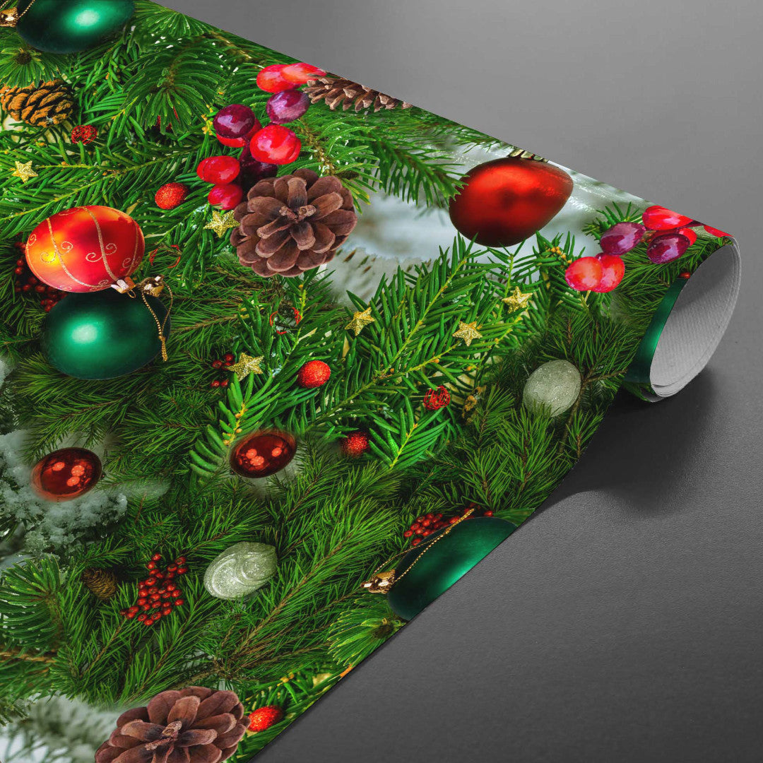 Jul i lange baner- Flot julevoksdug med farvestrålende julepynt