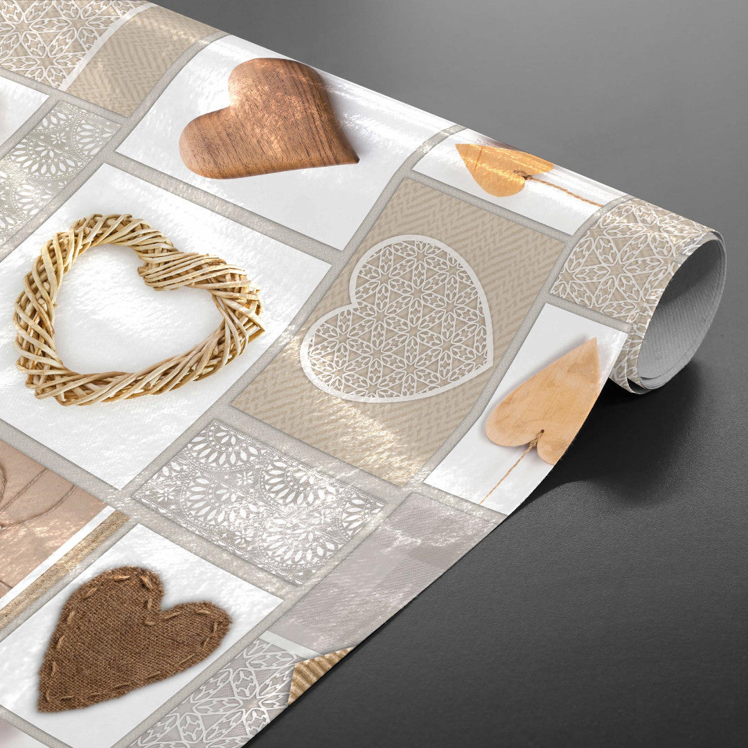 Rullet julevoksdug med naturfarvede hjerter og mønstre